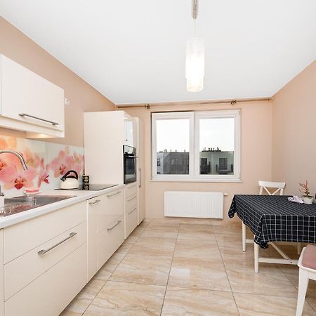 Cozy Corner: Apartment With Wifi And Private Balcony Breslavia Exterior foto