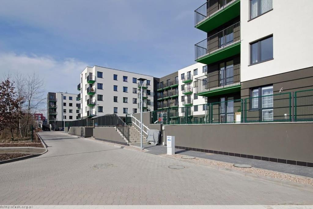 Cozy Corner: Apartment With Wifi And Private Balcony Breslavia Exterior foto