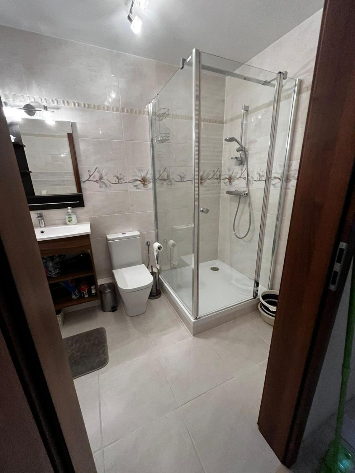 Cozy Corner: Apartment With Wifi And Private Balcony Breslavia Exterior foto